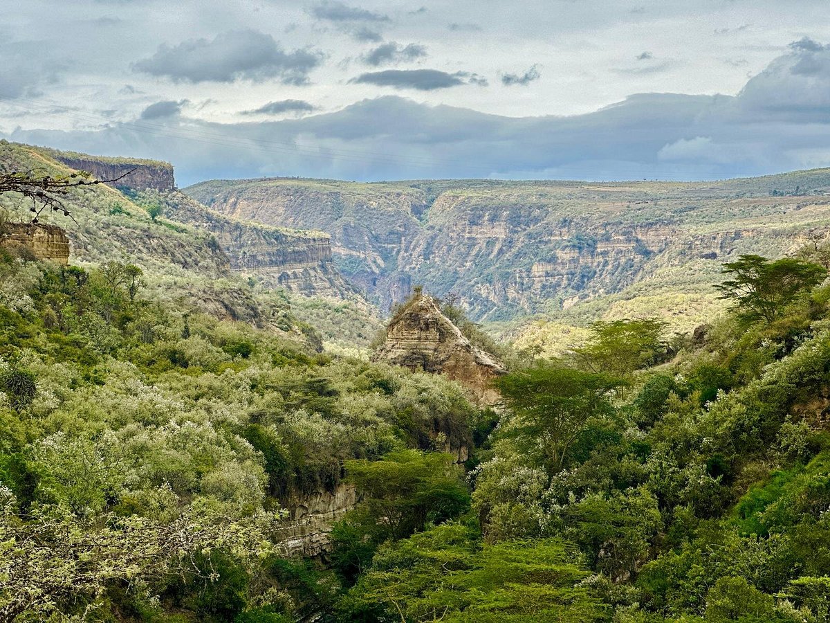 Hells Gate National Park cliffs and valley